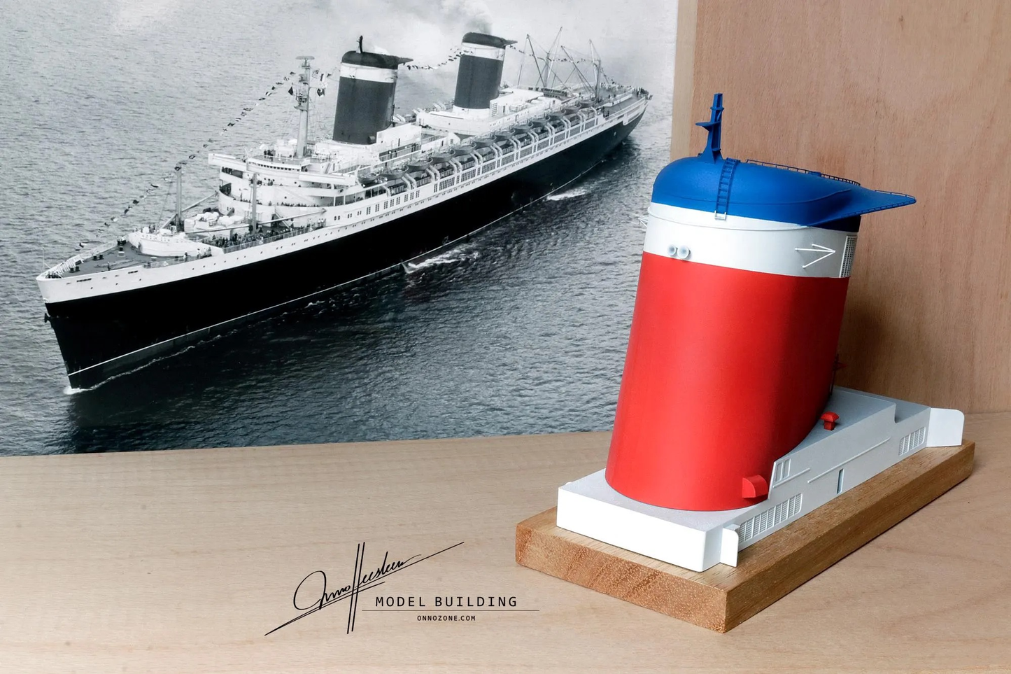 UNITED STATES 1952 in United States Line livery | 1:200 funnel miniature | Handmade to order