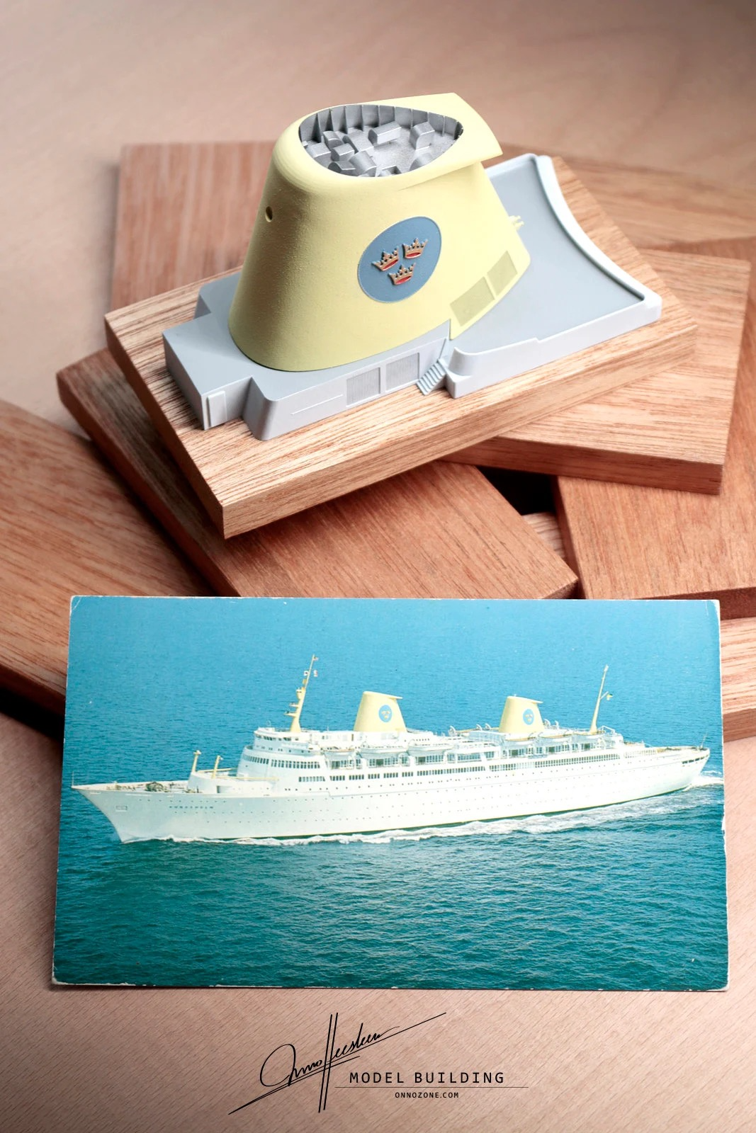 KUNGSHOLM 1966 in Swedish American Line livery | 1:200 funnel model | Handmade to order