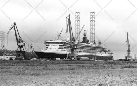 Queen Mary 2 #2.5 | Premium Giclée Print on Luster Paper | Long-Lasting Pigment Ink | A5 and A4 formats